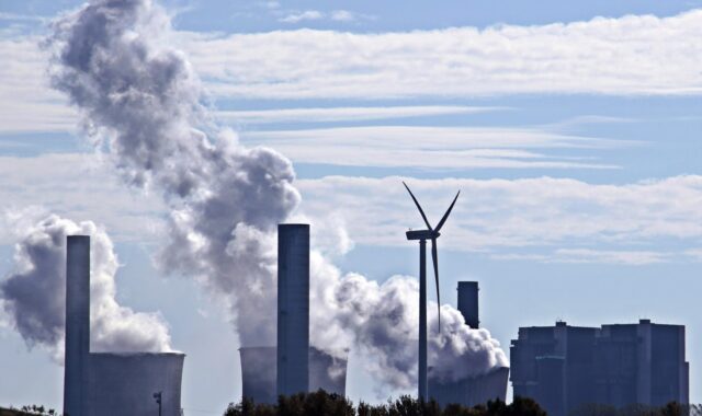 coal-fired power station, coal energy, wind edge, wind energy, energy production, energy, windmill, power generation, wind power, energy transition, electricity, environmentally friendly, environmental protection, environment, coal-fired power vs wind power, landscape, environmental pollution, chimney, industry, heaven, smog, air pollution, health, air, air pollution, air pollution, air pollution, air pollution, air pollution