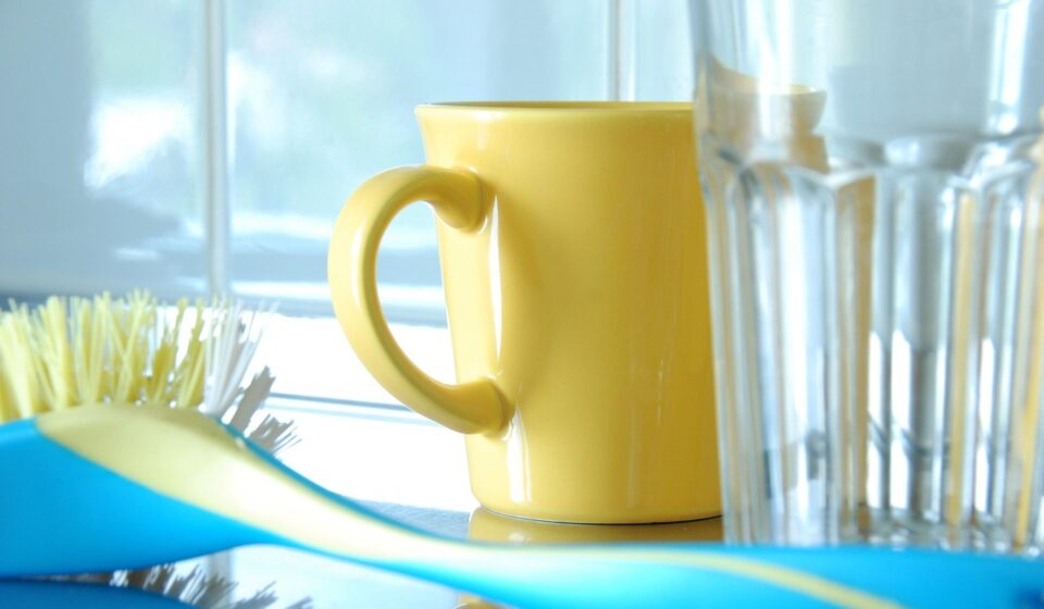 everyday, washing dishes, cup, glass, dishwashing brush, household, kitchen, kitchen storage, washing dishes, washing dishes, washing dishes, washing dishes, washing dishes