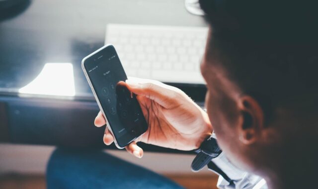 phone, technology, mobile, internet, touchscreen, wireless, gadget, pin, man, hand, communication, smartphone, screen, digital, connection, modern, online, display, telephone, social media, touch, phone, phone, mobile, internet, smartphone, online, online, social media, social media, social media, social media, social media
