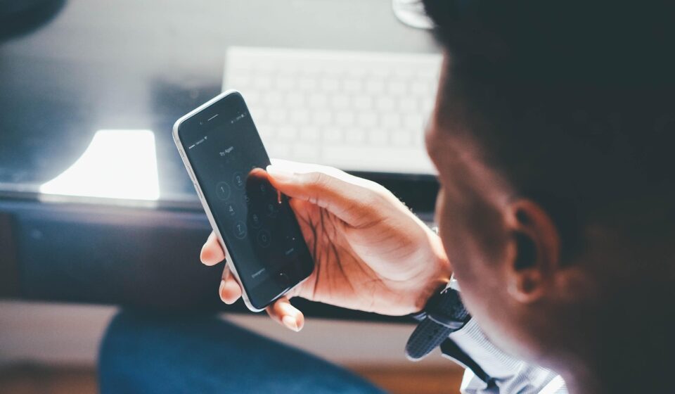 phone, technology, mobile, internet, touchscreen, wireless, gadget, pin, man, hand, communication, smartphone, screen, digital, connection, modern, online, display, telephone, social media, touch, phone, phone, mobile, internet, smartphone, online, online, social media, social media, social media, social media, social media
