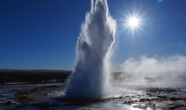 geyser, strokkur, geyser strokkur, water fountain, water, water eruption, outbreak, iceland, blaskogabyggd, geothermal spring source, source, geothermal source, volcanic, eruption, fountain, golden circle, steam, water column, gush, nature, splash, spray, waterdrop, water pearls, geothermal, spring source, water source, high-temperature area, the geothermal area